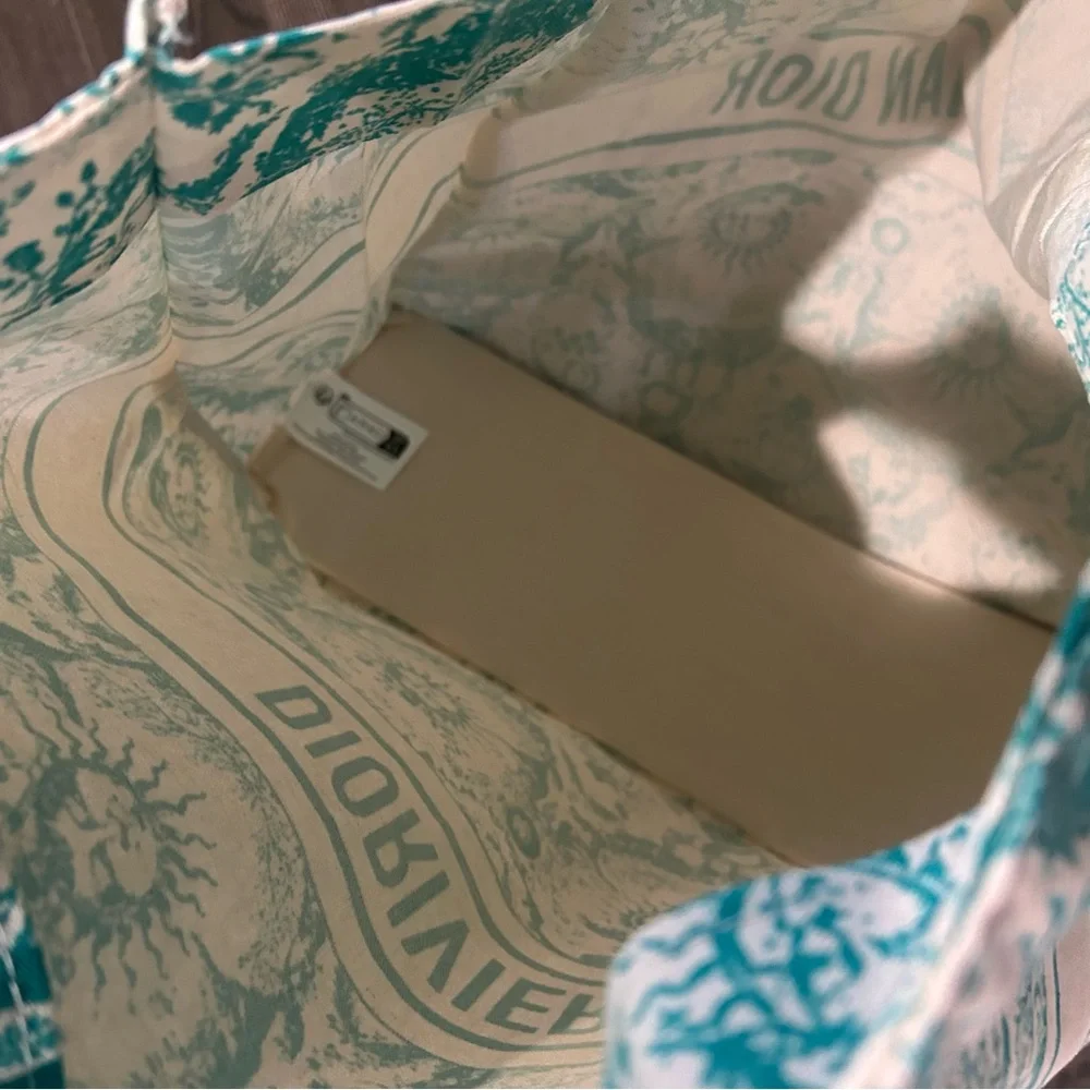 Dior Cosmetics Tote Bag - Picture 9 of 10